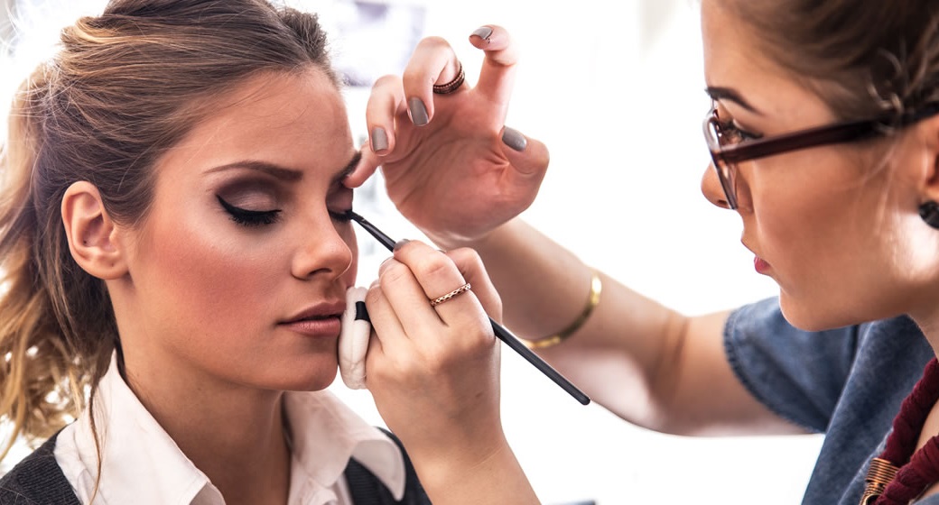 Ways to apply makeup like TV anchors